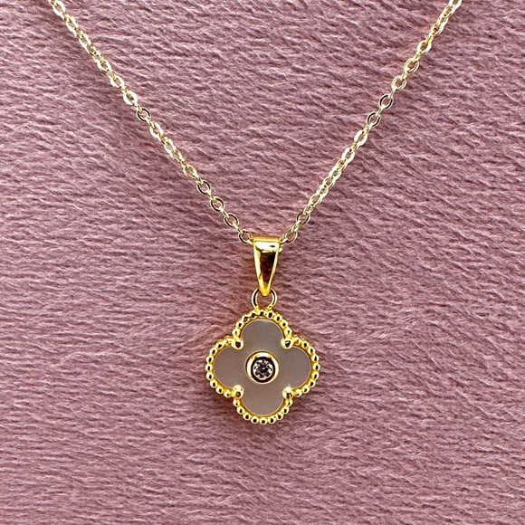 18K Gold Plated Over 925 Sterling Silver Luxury Mother of Pearl Clover Necklace - Picture 3 of 10